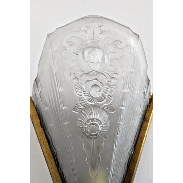 Singal French Art Deco Wall Sconce For Sale - Image 4 of 4
