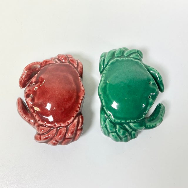1950s Vintage Boho Chic Coastal Trumpe L’Oeil Style Crab Salt & Pepper Shakers - A Pair For Sale - Image 11 of 11