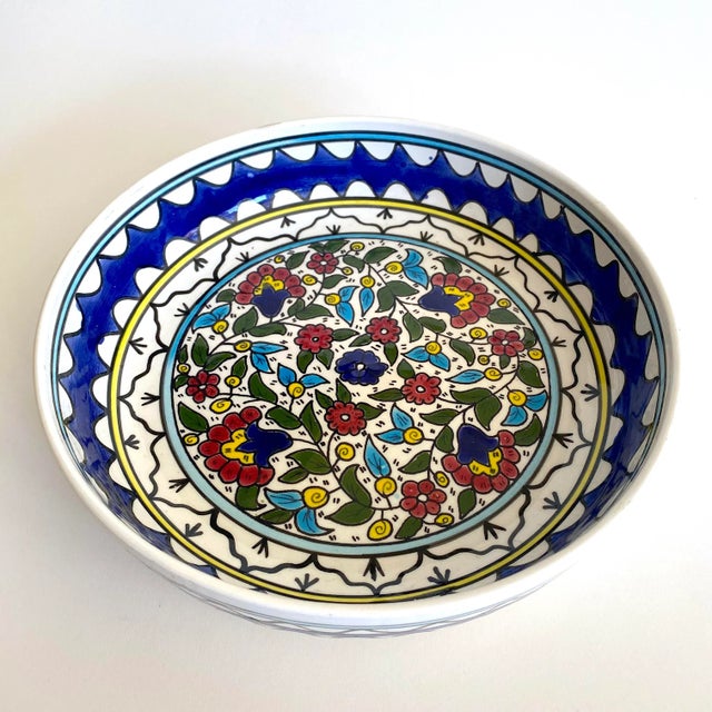 Ceramic Vintage 1980s Jerusalem Art Pottery Hand Painted Floral Artisan Ceramic Decorative Serving Bowl For Sale - Image 7 of 13
