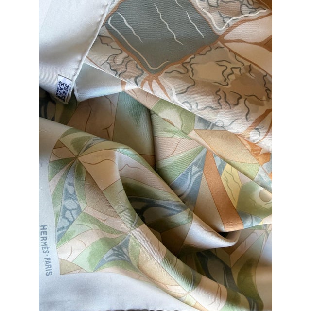 HERMÈS TROPHÉES de Venise II Silk Scarf 2002 designed by Abadie Julie For Sale In New York - Image 6 of 11