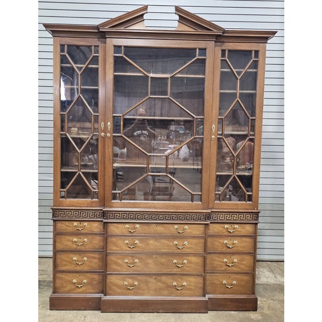 Chippendale Late 20th Century Kittinger Colonial Williamsburg Mahogany Breakfront Bookcase (Cw-158) Rare For Sale - Image 3 of 14