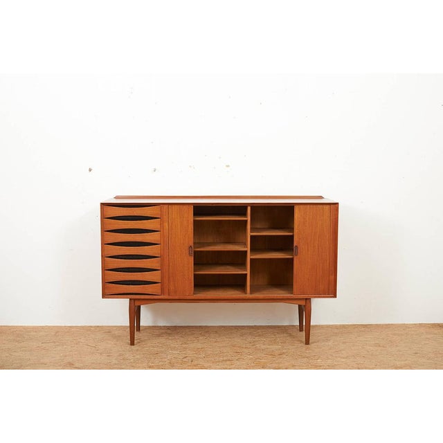 Model OS63 Highboard in Teak and Black Painted Recessed Handles by Arne Vodder for Sibast, 1958 For Sale - Image 3 of 12