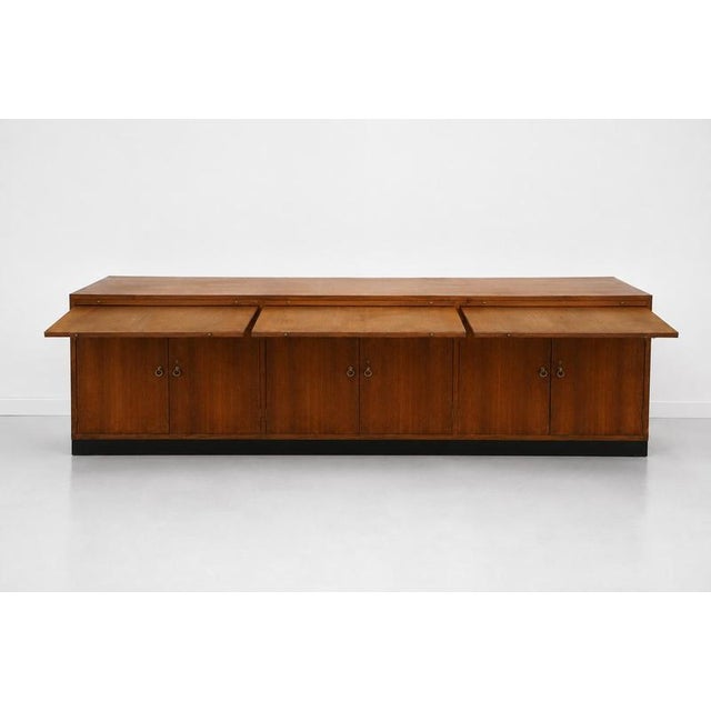 Oak veneer sideboard-cabinet manufactured in Denmark by Frits Henningsen, 1950’s. The piece has 3 compartments with...