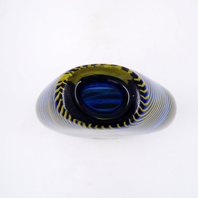 Blue Flattened Optical Twisted Vase with Yellow Twist For Sale - Image 3 of 13
