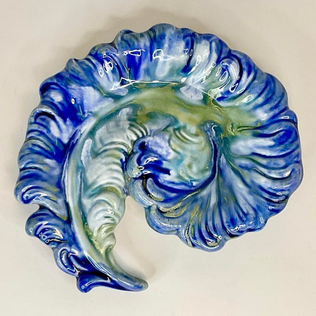 1970s Americana Folk Art Majolica Acanthus Leaf Ceramic Pottery Catchall, Signed Martha. For Sale - Image 4 of 11