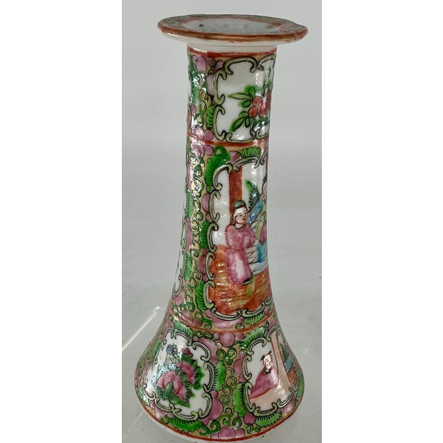 Chinese Pair of Antique Chinese Rose Medallion Porcelain Candlesticks For Sale - Image 3 of 12
