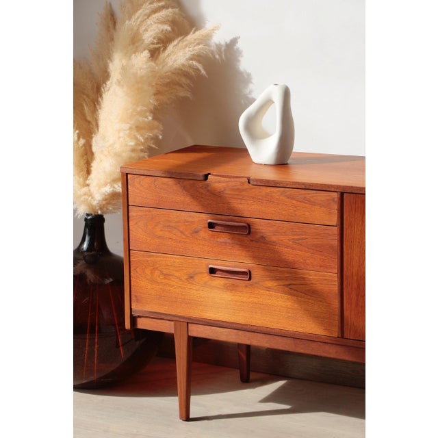 English Teak Sideboard from Nathan, 1960s For Sale - Image 9 of 18