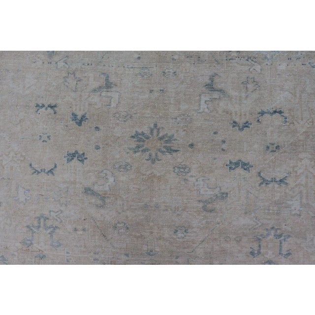 Early 20th Century Early 20th Century Antique Persian Heriz Rug With Sub-Geometric Design in Cream and Blue For Sale - Image 5 of 13
