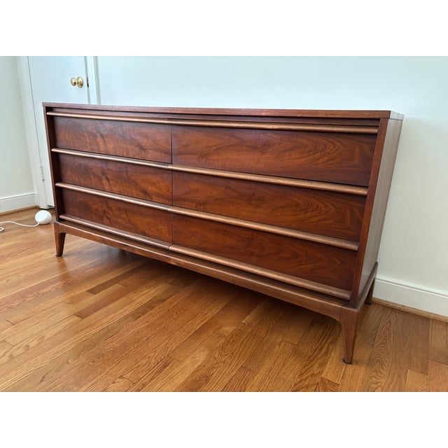 Lane Furniture Mid- Century Lane Rhythm Six Drawer Dresser Walnut For Sale - Image 4 of 4