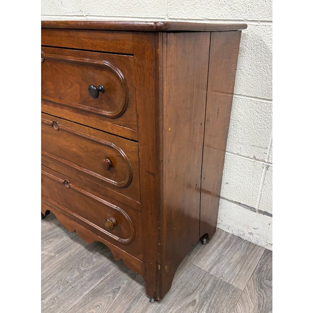 Antique American Victorian Walnut Cottage Chest of Drawers Commode For Sale In Kansas City - Image 6 of 12