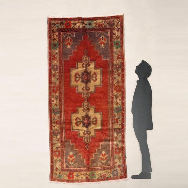 Jorun rug in cotton and wool, large knot, hand-made. This piece is attributed to the mentioned designer/maker. It has no...
