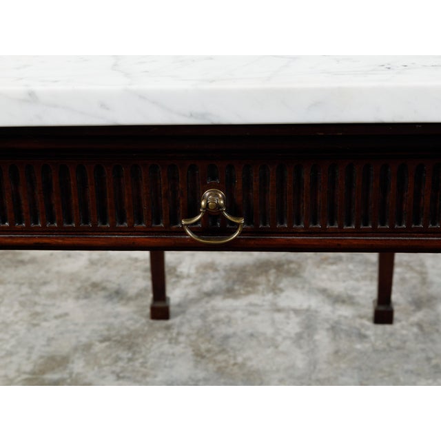 English 1820s Mahogany Server with White Veined Marble Top and Lateral Drawer For Sale - Image 4 of 12