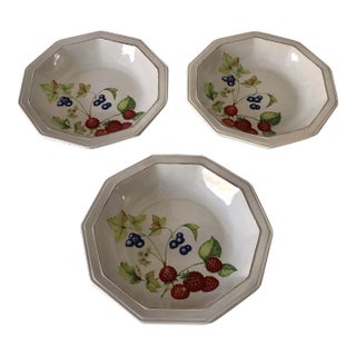 Vintage Mancioli Antica Medici Porcellana Italia Furiò Bowls S/3 For Sale