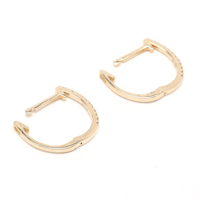 Stones: diamond, 18 single cut .9 mm .06 ctw GH color/ SI1 - 2 clarity Length: .5 in. Weight: .8 dwts / 1.3 grams Stamps:...