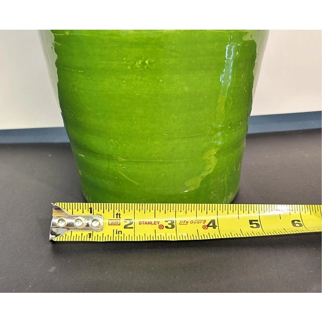 1990s Vintage MCM Italian Chianti Green Glaze Tuscany Fresccobaldi Art Pottery Vase For Sale - Image 5 of 5
