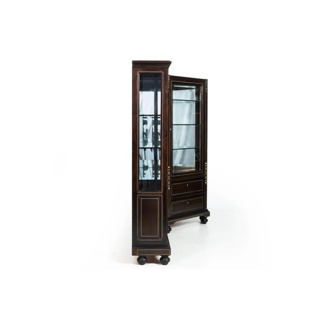 German Edwardian Ebony and Inlaid Two-Part Corner Display Cabinet Circa 1900 For Sale - Image 4 of 12