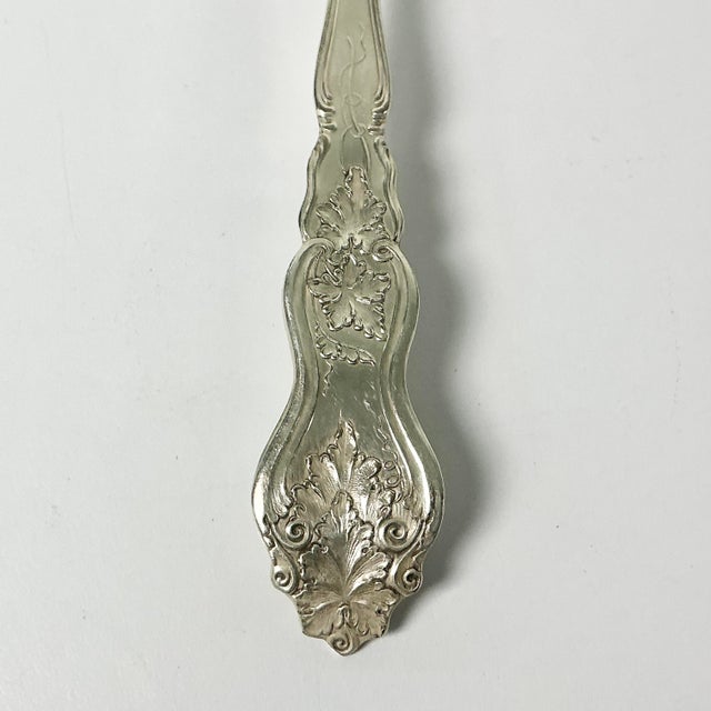 1905 Antique Hollywood Regency Neoclassical Silverplated Scalloped Shell Grape Cluster Serving Spoon For Sale - Image 10 of 12