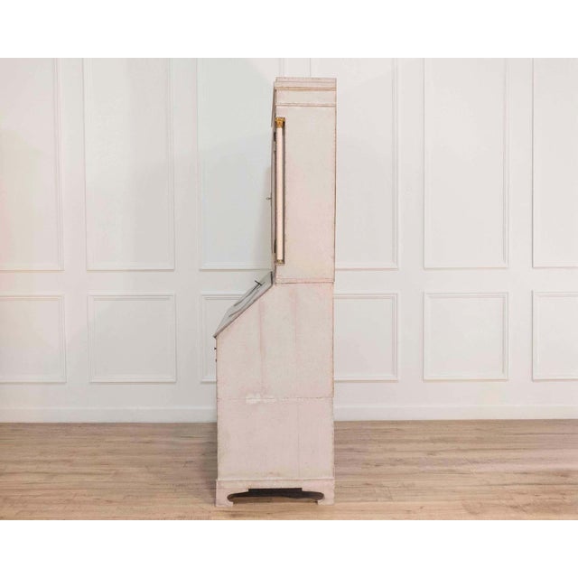 Gustavian (Swedish) 18th Century Fine Swedish three-part bureau with charming carvings and marble-painted columns For Sale - Image 3 of 11