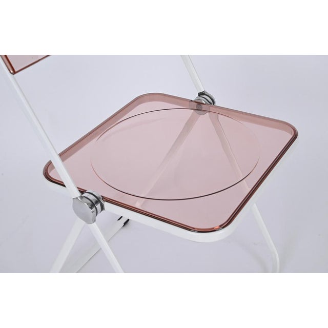 Vintage Acrylic Pink and White Folding Plia Chairs by Giancarlo Piretti for Castelli, 1970s For Sale - Image 15 of 16