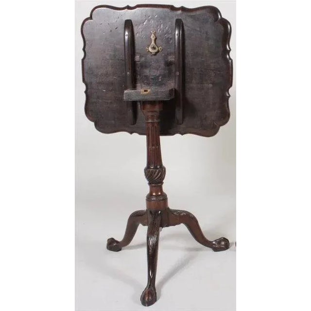 18th Century George III Carved Mahogany Tilt Top Pie Crust Occasional Tray Table For Sale In New York - Image 6 of 9
