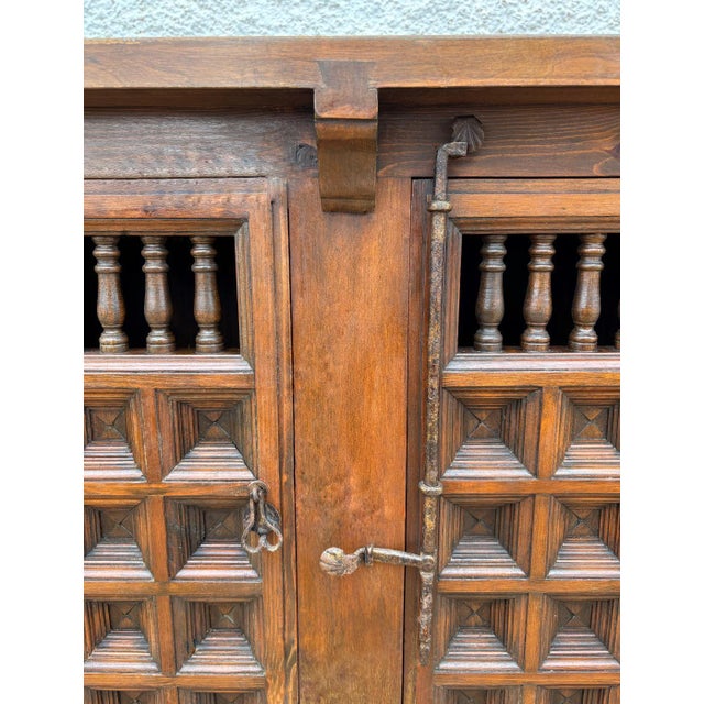 1930s Spanish Renaissance Revival Carved Credenza, 20th Century For Sale - Image 5 of 9