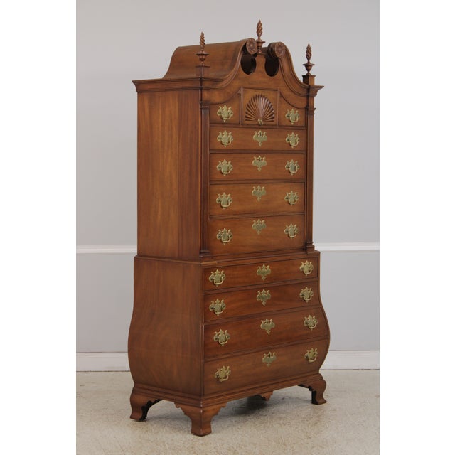 Traditional Kittinger Cw-190 Colonial Williamsburg Bombe Chest For Sale - Image 3 of 18