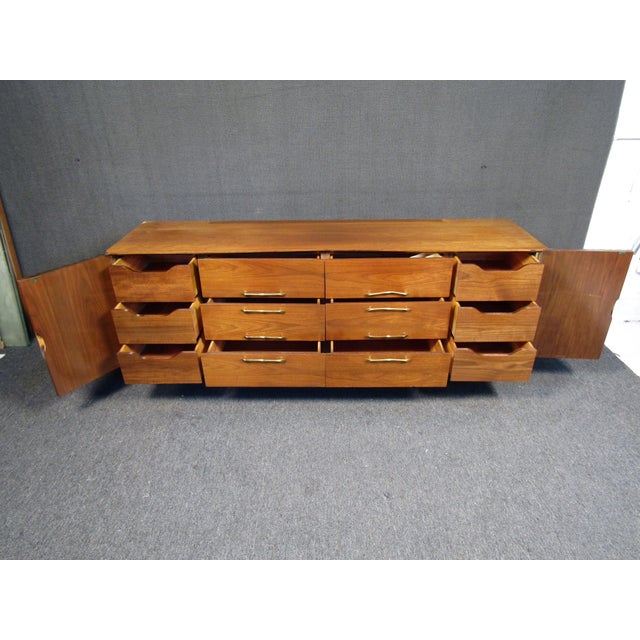 1960s Vintage Walnut Credenza For Sale - Image 4 of 12