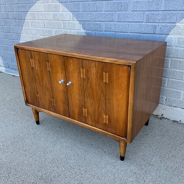 Mid-Century Modern Lane record cabinet with darling dovetail details with hourglass /apple core style pulls. Marked "Lane....