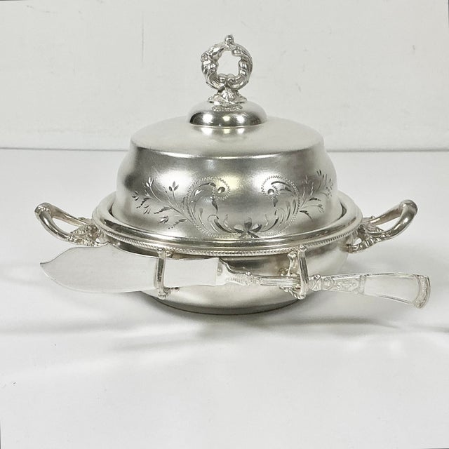 English Early 20th C. Antique Hollywood Regency English Style Silverplate Butter Dish & Knife - 4 Piece Set For Sale - Image 3 of 16