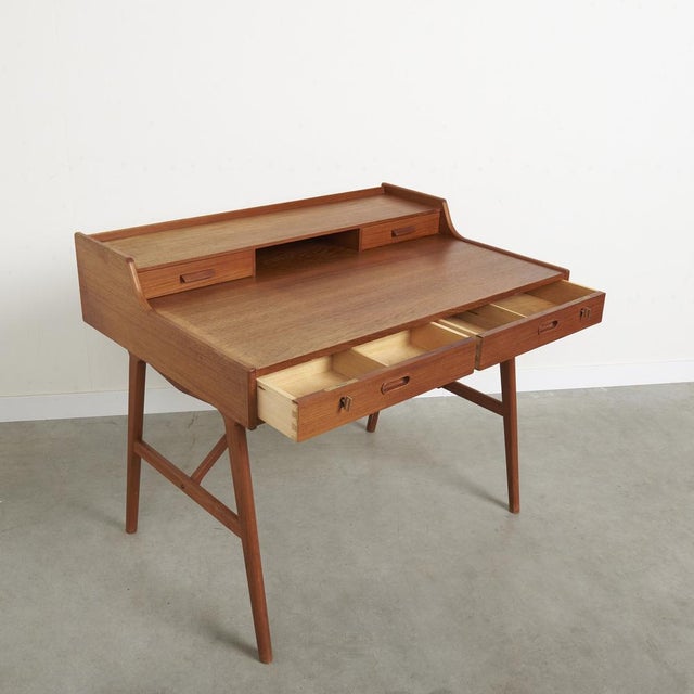Arne Wahl Iversen Model 64 Writing Desk in Teak by Arne Wahl Iversen for Vinde Møbelfabrik, Denmark, 1960s For Sale - Image 4 of 14