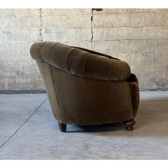 Late 19th Century Antique Curved Chesterfield in Velvet For Sale - Image 5 of 6