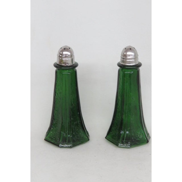 Emerald Green Salt and Pepper Shakers Embossed Depression Glass 2pc Pair 4510b For Sale - Image 4 of 12