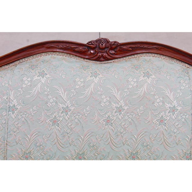 Vintage French Provincial Louis XV Style Sofa / Loveseat Settee by Fogle Furniture Co. – Carved Hardwood Frame & Damask Upholstery For Sale - Image 9 of 16