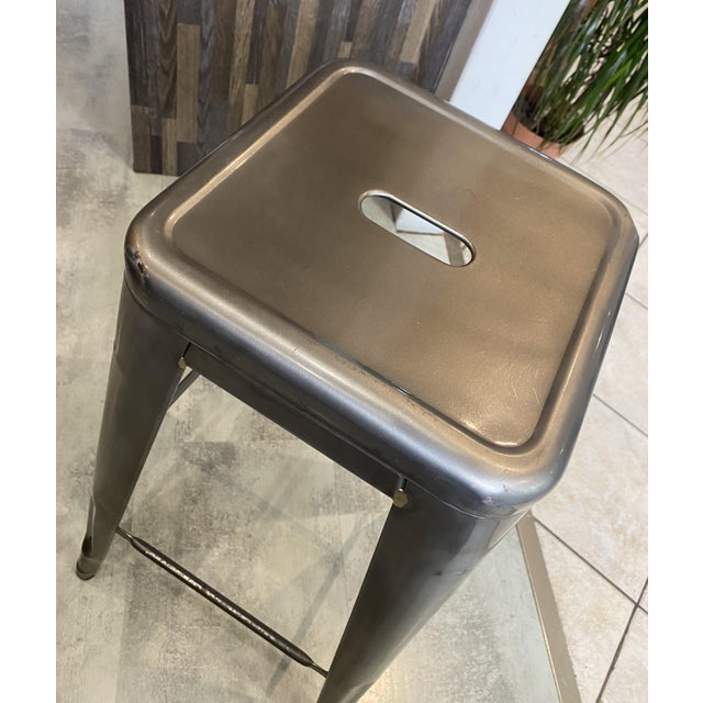 Tolix H75 Industrial Stackable Bar Stool in Varnished Metal by Xavier Pauchard for Tolix, 1950s For Sale - Image 4 of 18
