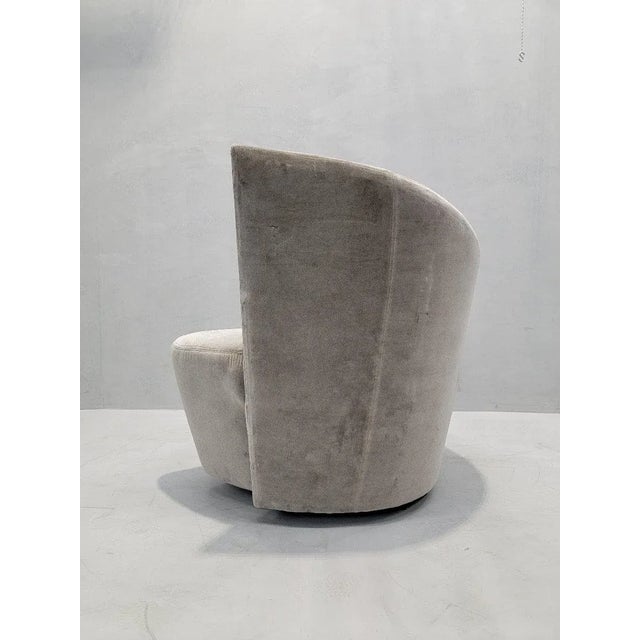 Mid Century Modern Vladimir Kagan Style Swivel Lounge Chair Newly Reupholstered in Velvet This gorgeous Vladimir Kagan...