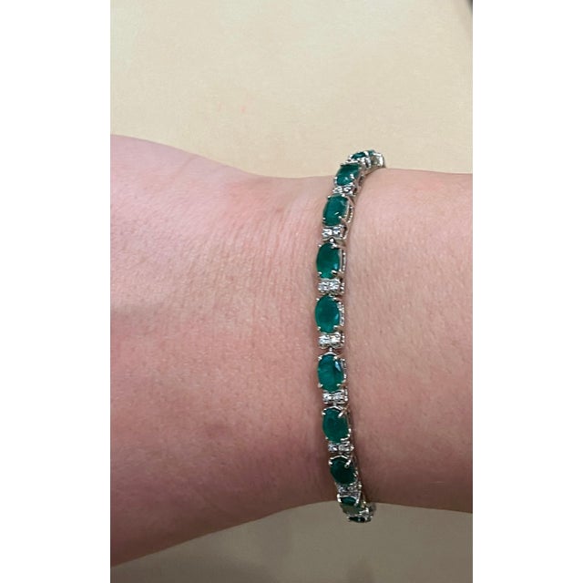 9 Ct Natural Brazilian Emerald and Diamond Tennis Bracelet 14 Karat Yellow Gold For Sale - Image 13 of 18