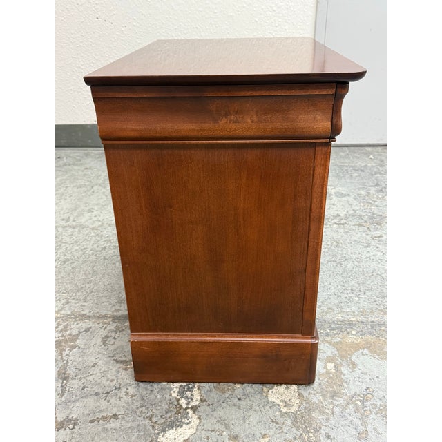Late 20th Century Shermag Louis Philippe Two Drawers Nightstand For Sale - Image 5 of 12