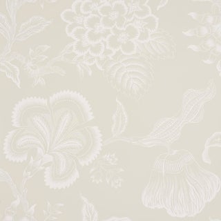 SAMPLE - Schumacher x Celerie Kemble Hothouse Flowers Silhouette Wallpaper In Cream For Sale