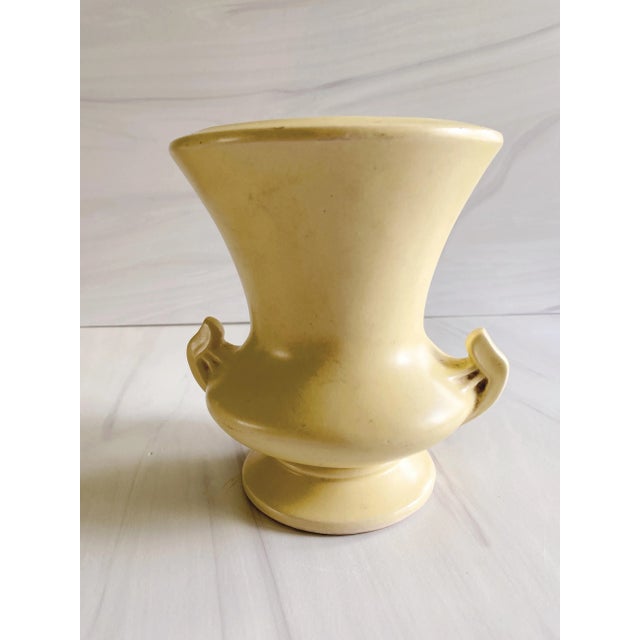 Vintage McCoy yellow floral pottery | Mccoy urn vase | Mccoy flower pottery vase Vintage McCoy flower pottery vase Signed...