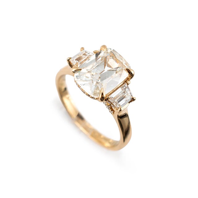 Gender: Ladies Metal Type: 10K Yellow Gold Ring Size: 8 Width: 2.50 mm Weight: 4.65 grams Ladies 10K yellow gold, lab-...