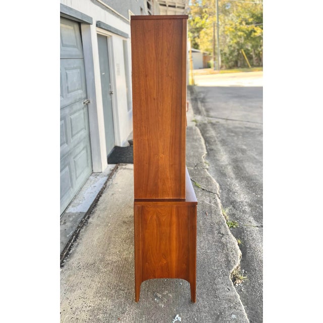 Mid Century Highboy Hutch With Buffet and Display Storage in the Style of Kent Coffey Perspecta Series For Sale - Image 10 of 12