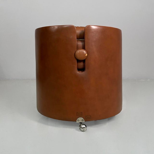 Mid-Century Modern Italian Armchair by Luigi Massoni for Poltrona Frau, 1960s For Sale - Image 6 of 18