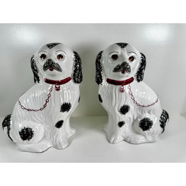 Ceramic Pair of Vintage Staffordshire Style Spaniel Dogs Ceramic Statues Portugal Jay Willfred For Sale - Image 7 of 9