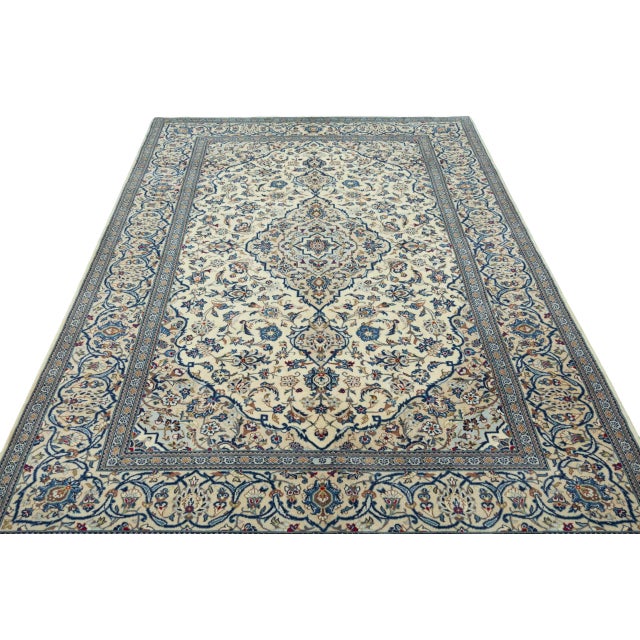 Hand-Knotted Kashan Rug in Wool For Sale - Image 4 of 13