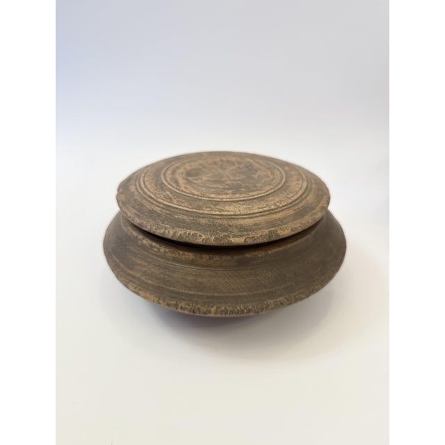 Hungarian Primitive Bowl and Lidded Box in Linden Wood, 19th Century, Set of 2 For Sale - Image 4 of 12