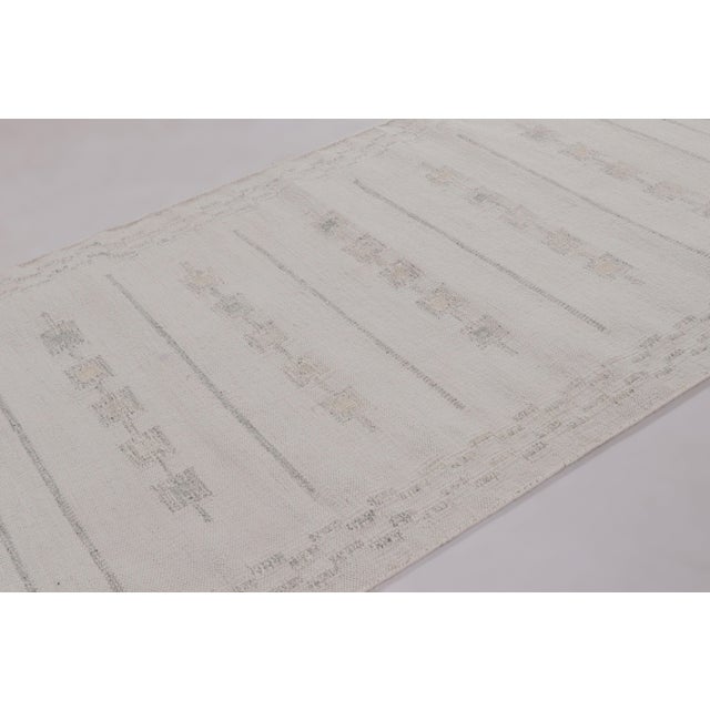 This 5x8 rug is an exciting new addition to the Outdoor line of Rug & Kilim’s Scandinavian rug collection—a contemporary...