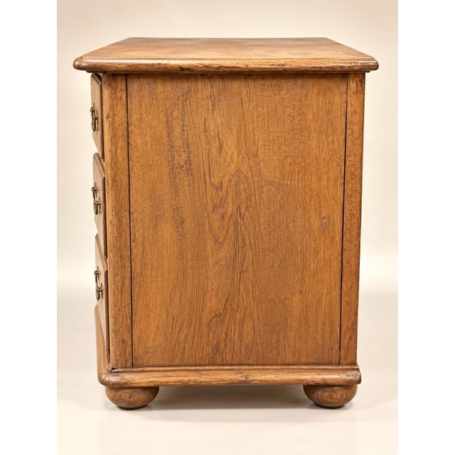 18th-century oak commode. Sold without a key. Restored in our workshops with a beautiful original patina.