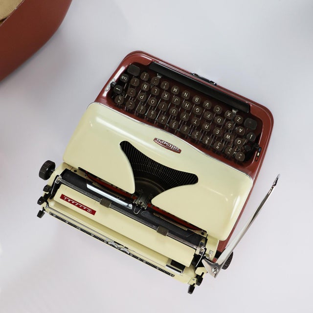 1950's Triumph Brand Gabriele Model Portable Typewriter For Sale - Image 10 of 17