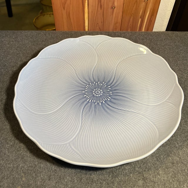 Figurative 1980s Cornflower Blue Chop Plate Round Platter by Mikasa For Sale - Image 3 of 10