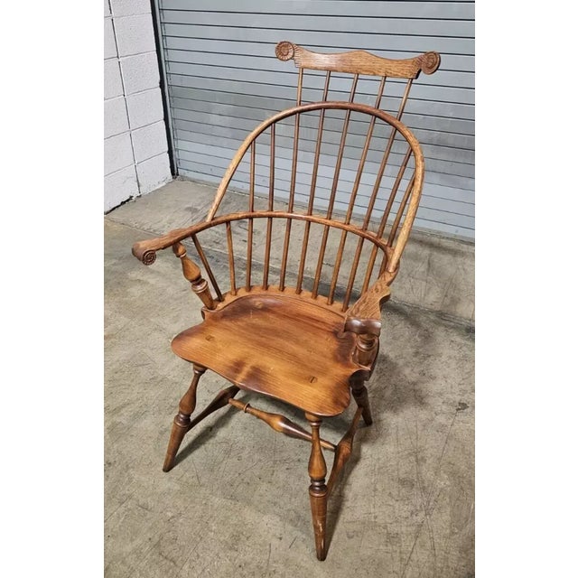 American Late 20th Century Antiquity Bow-Back With Comb Windsor Arm Chair Bench Made Delafield, Wisconsin For Sale - Image 3 of 7